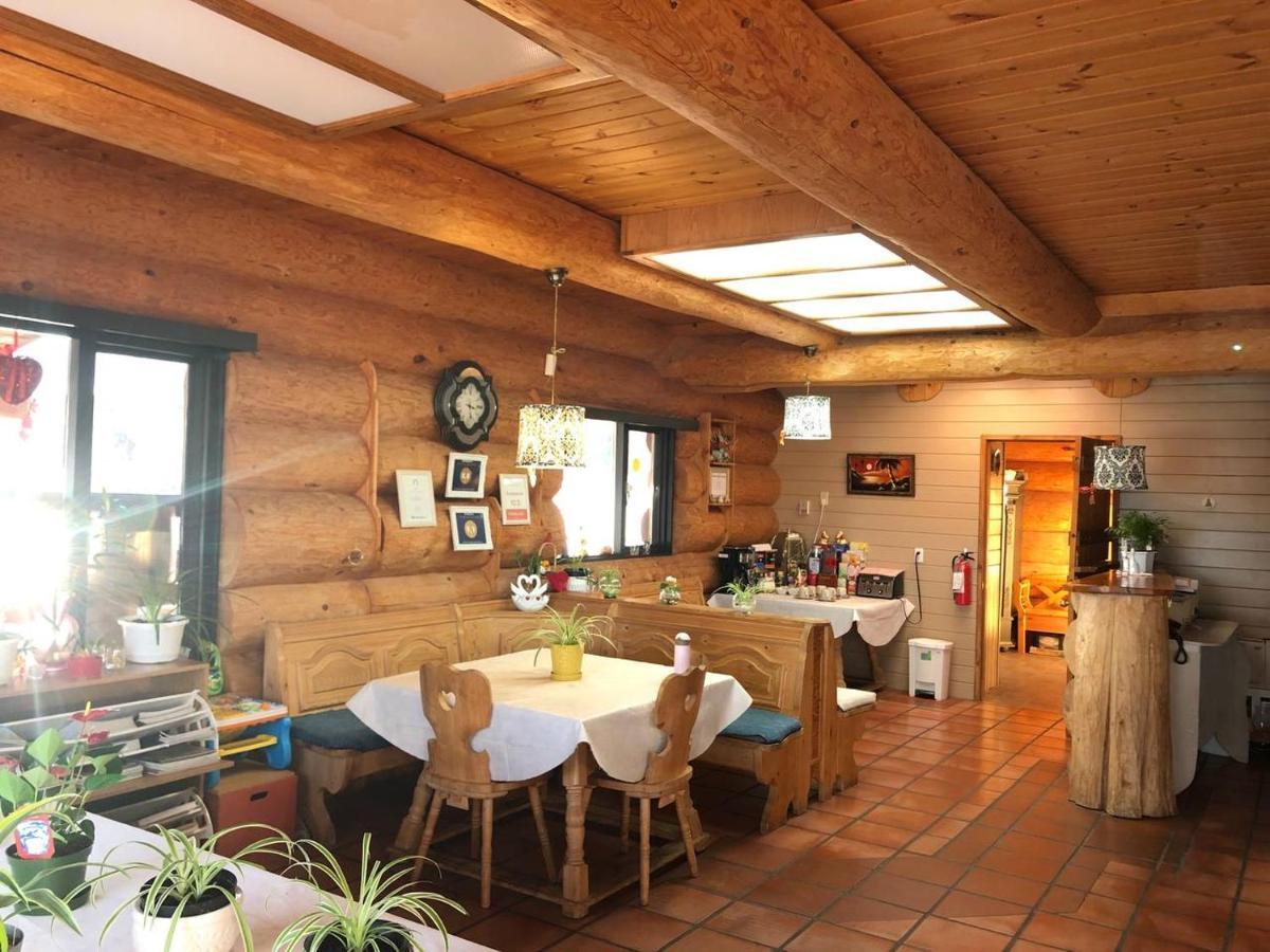 Cariboo Log Guest House Lac La Hache Exteriör bild