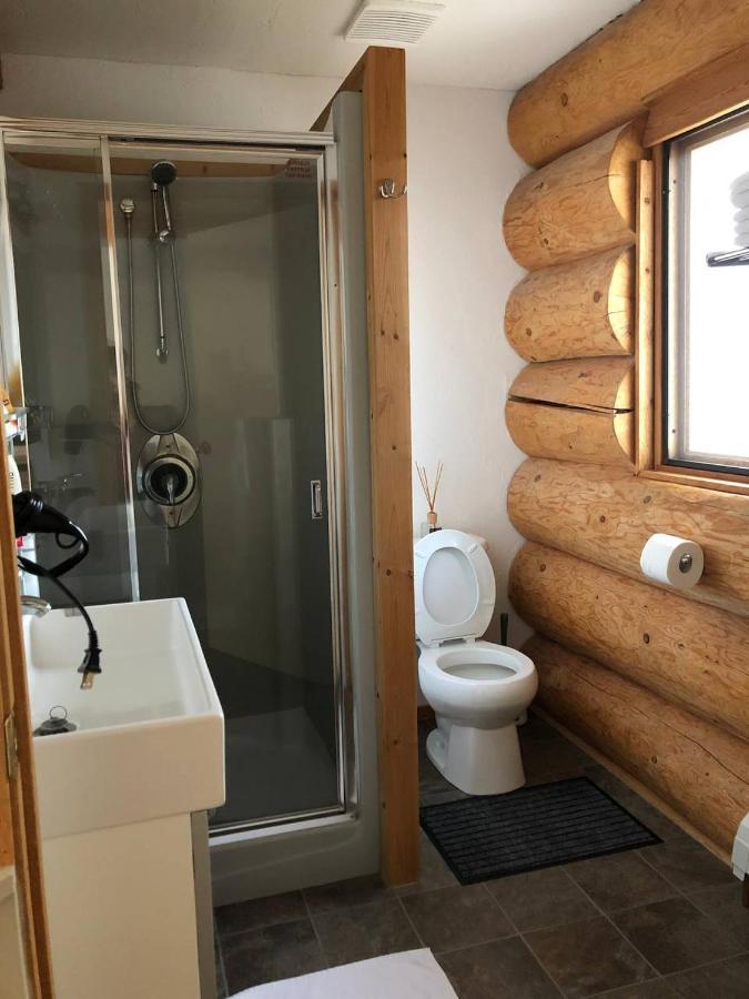 Cariboo Log Guest House Lac La Hache Exteriör bild