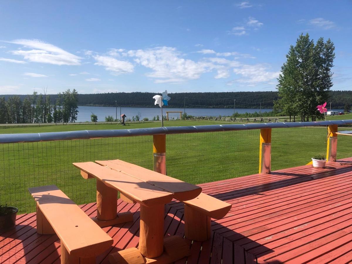 Cariboo Log Guest House Lac La Hache Exteriör bild