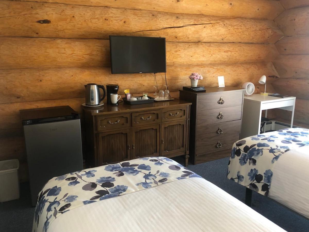 Cariboo Log Guest House Lac La Hache Exteriör bild