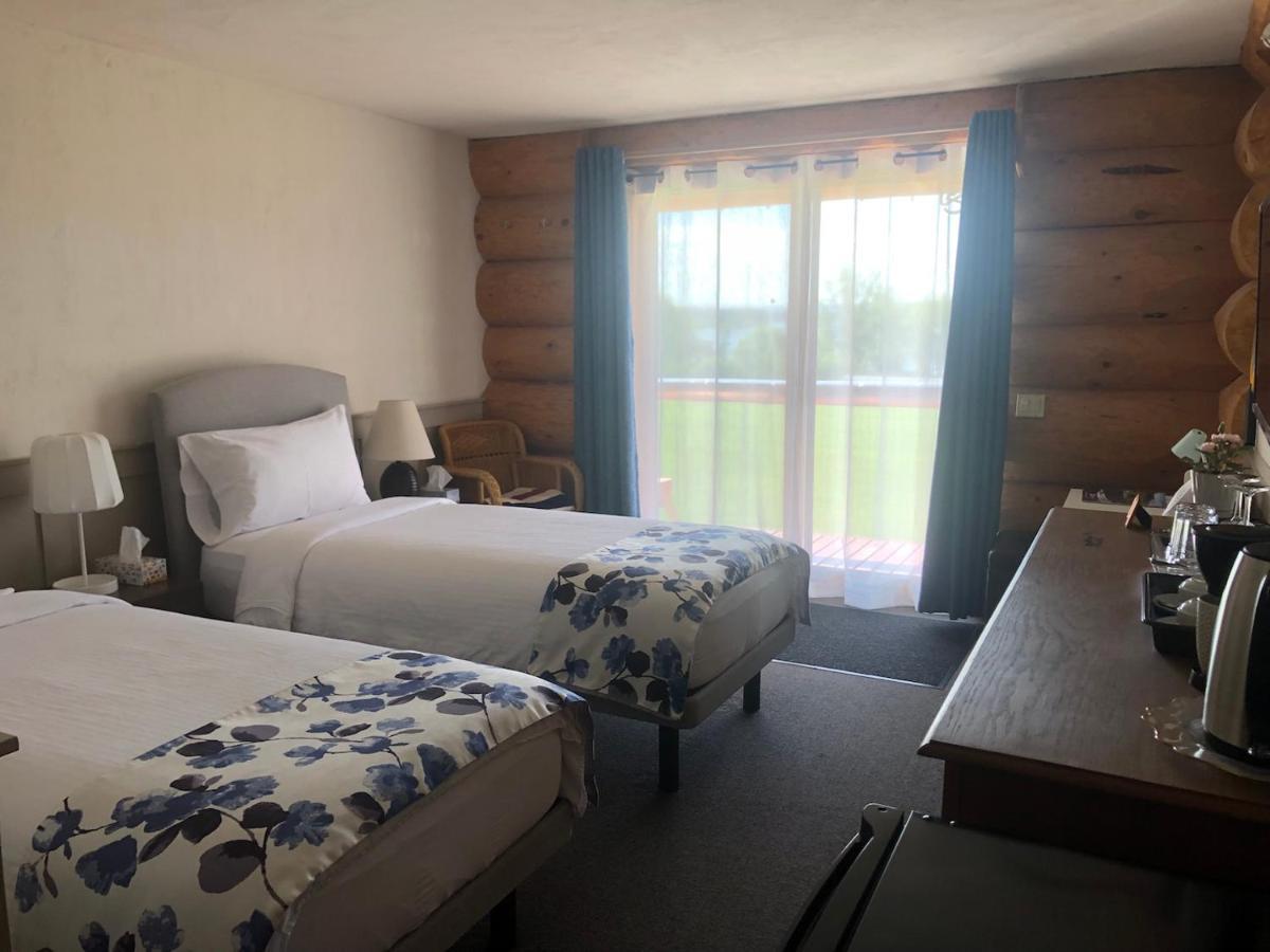 Cariboo Log Guest House Lac La Hache Exteriör bild