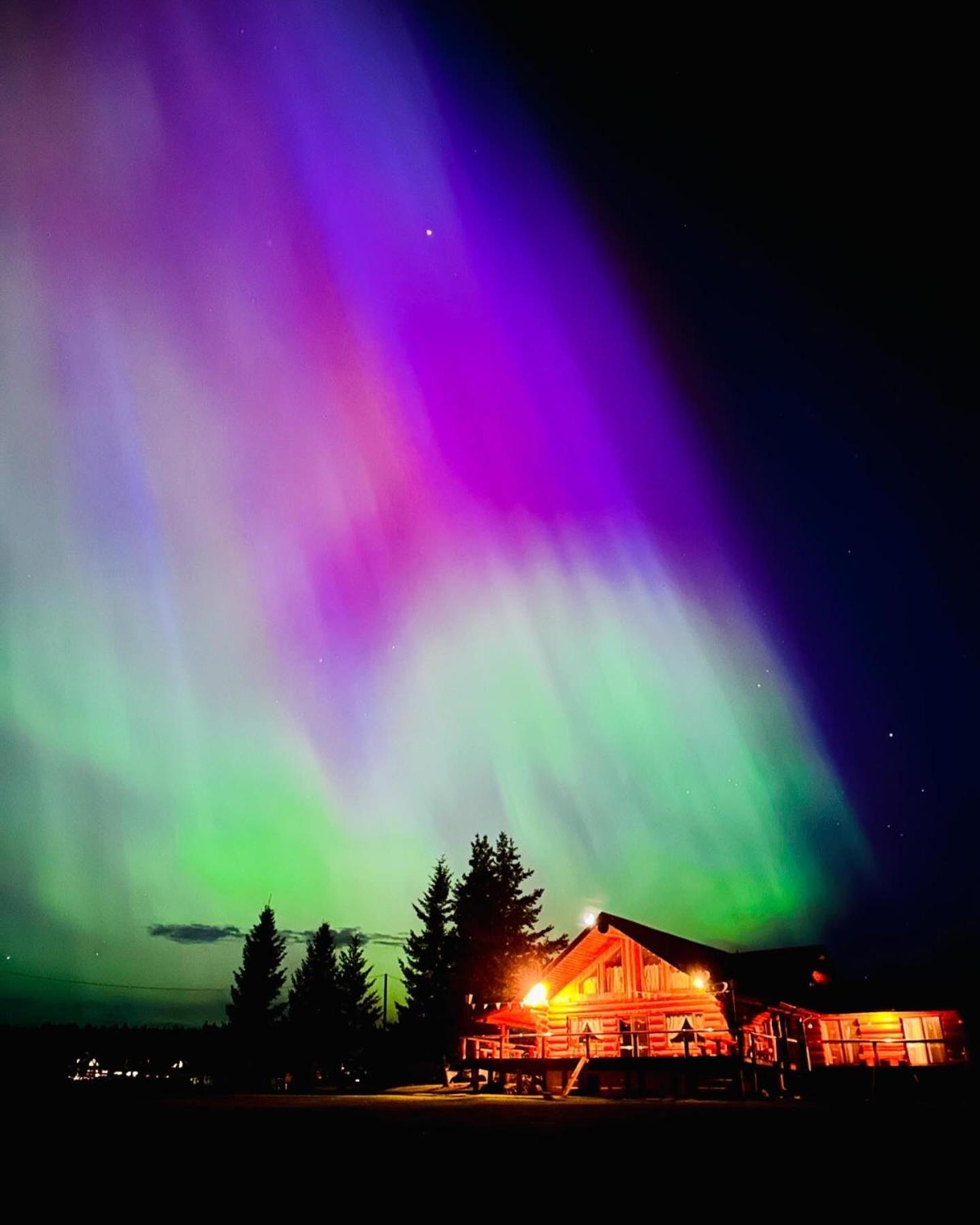 Cariboo Log Guest House Lac La Hache Exteriör bild