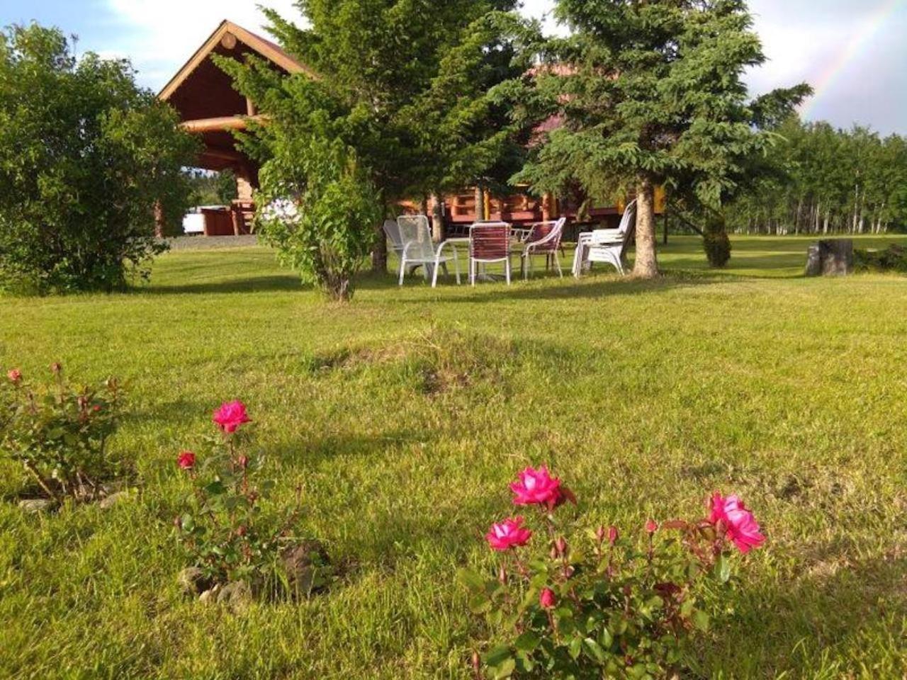 Cariboo Log Guest House Lac La Hache Exteriör bild